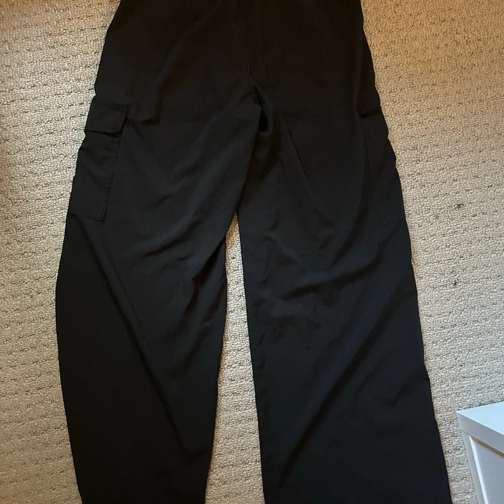 Old Navy Black Wide Leg Pants - Picture 3 of 4